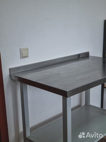 Стол разделочно-производственный с бортом и полкой