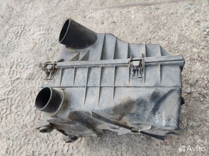 Корпус воздушного фильтра Volkswagen Passat B3