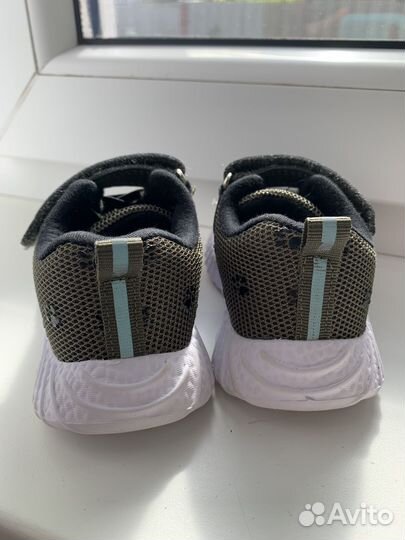 Кроссовки на мальчика