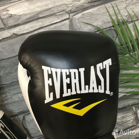 Боксерские перчатки Everlast