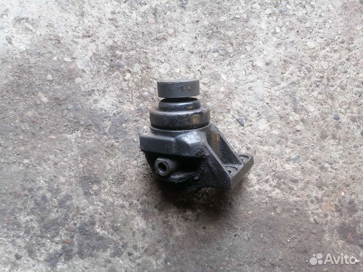 Подушка двигателя Мазда 626