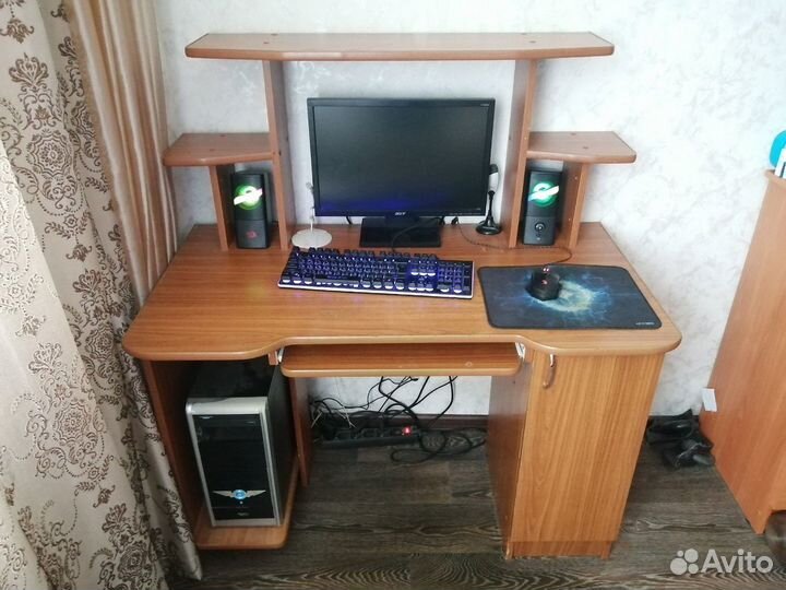 Компьютерный стол