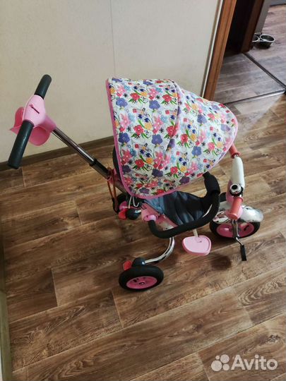 Детский трехколесный велосипед каталка