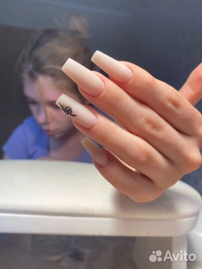 Наращивание ногтей, маникюр