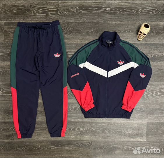 Спортивный костюм adidas