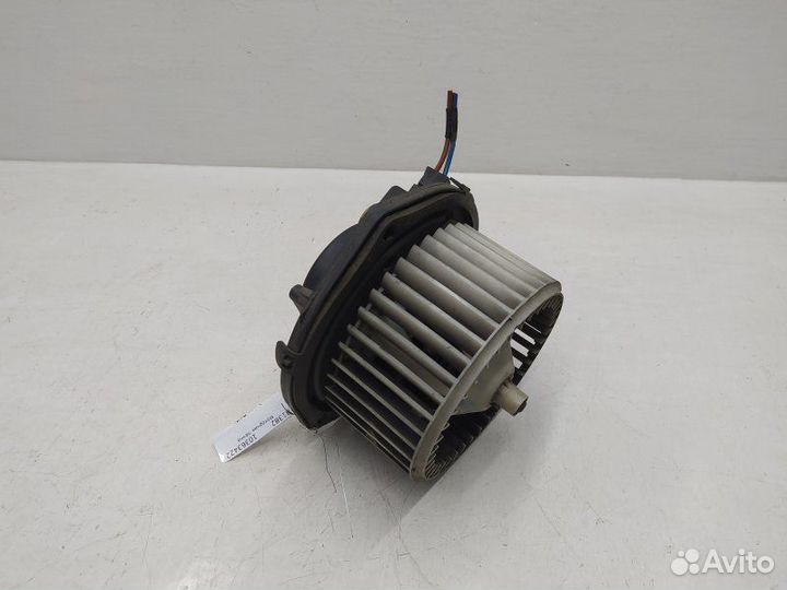 Б/У Б/У Моторчик печки Европа. 570630200 Iveco