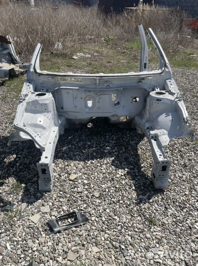 Передняя часть кузова Toyota Corolla E180