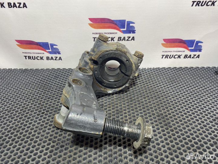 Кронштейн амортизатора нижний левый