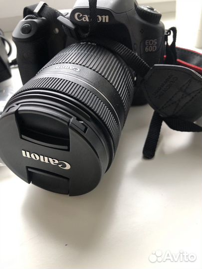 Зеркальный фотоаппарат Canon