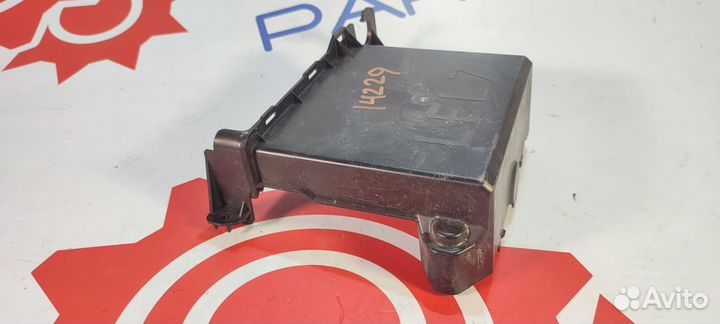 Крышка блока управления двигателем Mazda 3