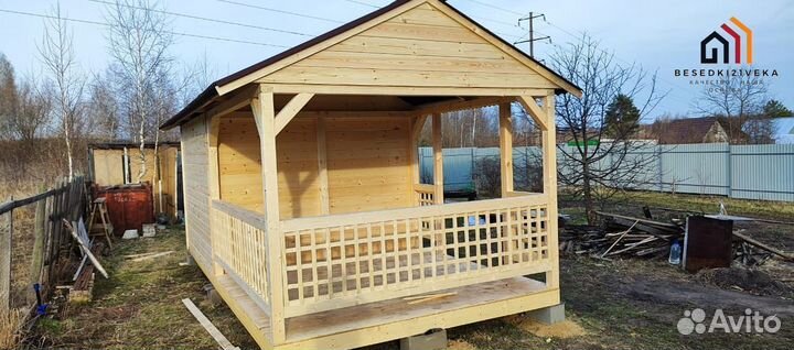 Беседка деревянная на сваях