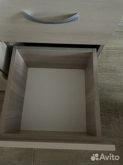 Тумбочка прикроватная