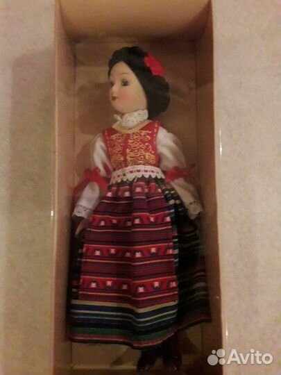 Фарфоровые куклы В народных костюмах