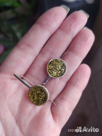 Серебряное кольцо с янтарем новое цена за шт