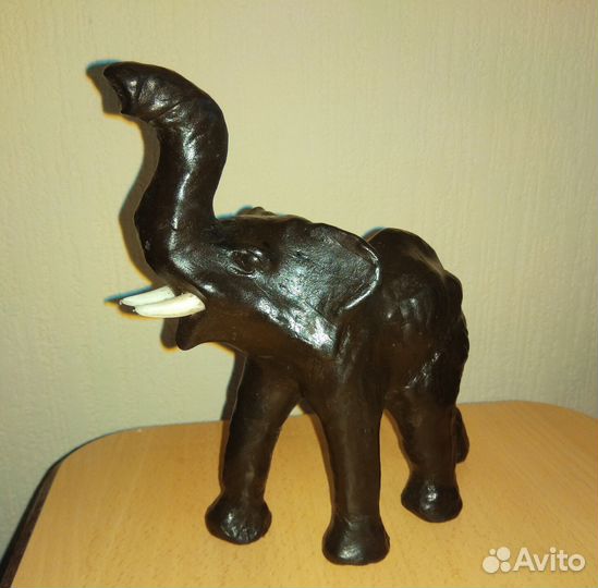 Слон из Индии кожа-попьемоше