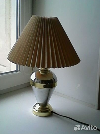 Настольная лампа