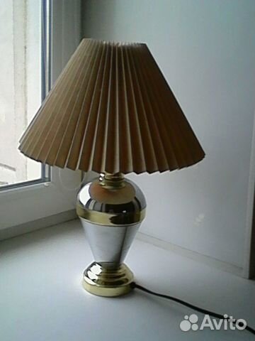 Настольная лампа