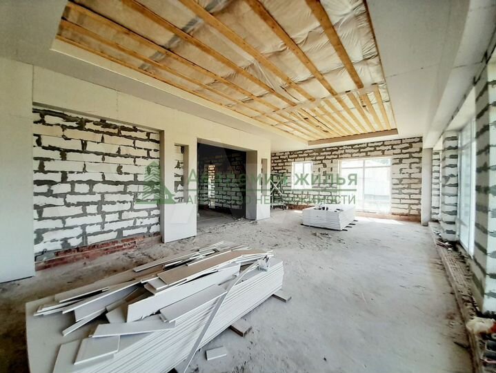 Дом 195,5 м² на участке 9,6 сот.