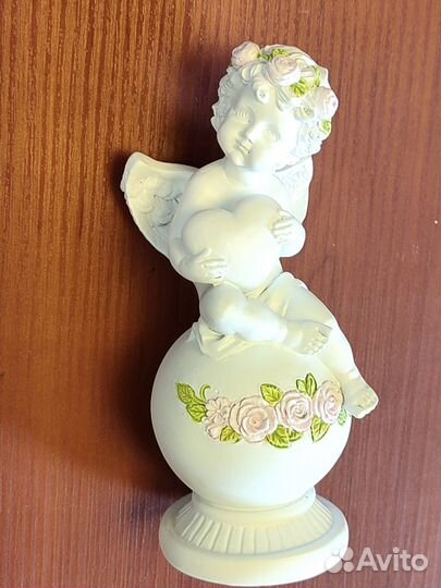 Статуэтка Ангел на шаре