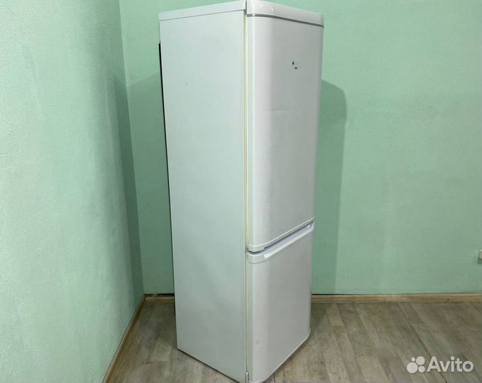 Холодильник Hotpoint-ariston