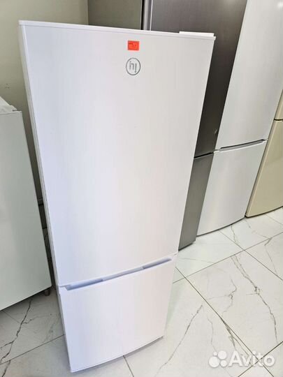 Узкий холодильник HI. Новый