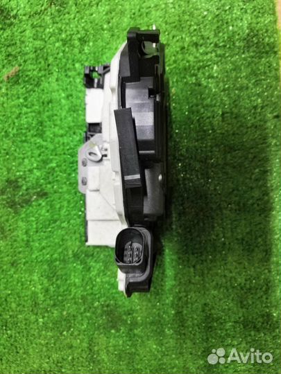 Замок двери передней левой VW Passat CC 2008-2017