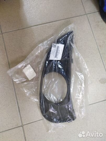 Решетка противотуманной фары правая geely MK Cross