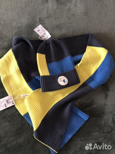 Красивый комплект из шапки и шарфа доя мальчика