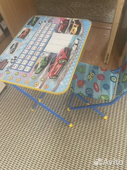 Детский стульчик и столик для малыша