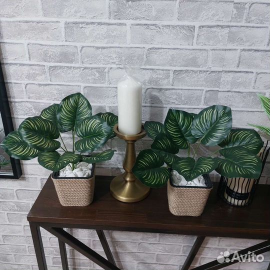 Искусственные цветы в горшках