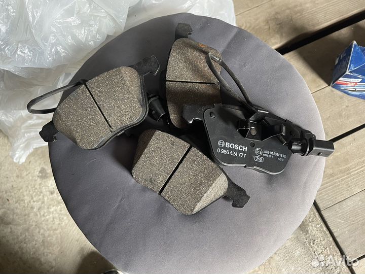 Новые колодки bosch 0986424777 на VW с датчиками