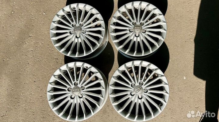 Комплект оригинальных дисков на Audi A4 B8
