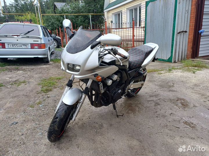 Yamaha FZ400