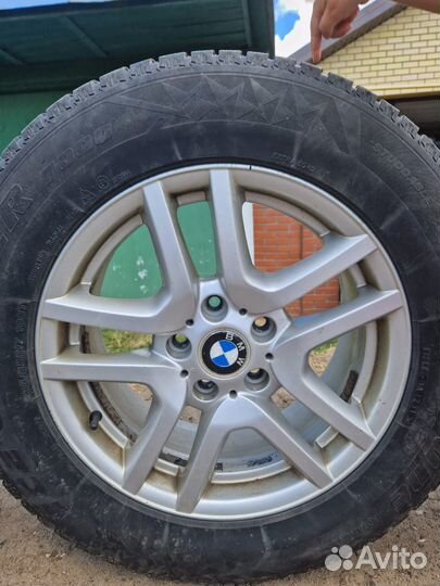 Литые диски с зимней резиной R17 BMW