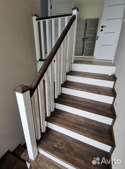 Обшивка лестницы деревом. Под ключ