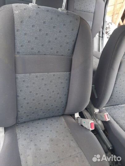 Сиденья комплект Hyundai Getz 1.3 G4EA 2003