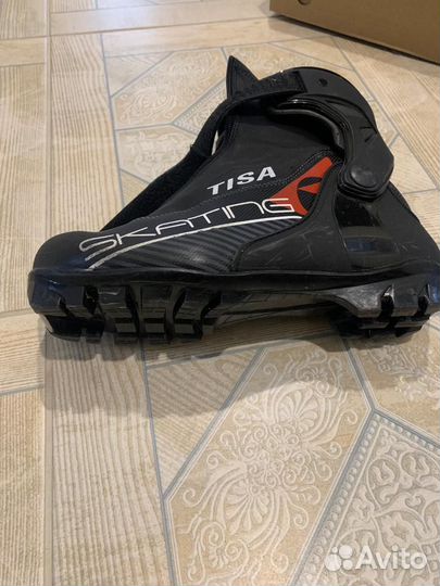 Лыжные ботинки коньковые nnn