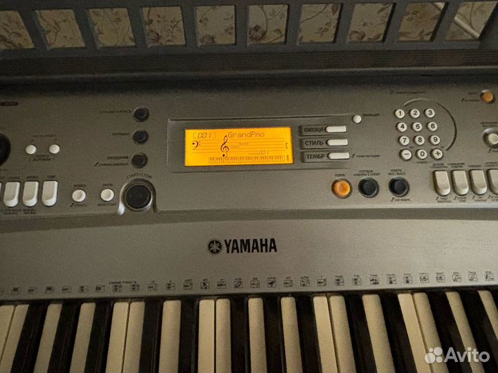 Синтезатор Yamaha PSR-R300 + Универсальная клавишн
