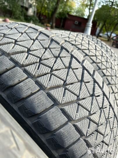 Bridgestone Blizzak DM-V2 235/55 R19 105T