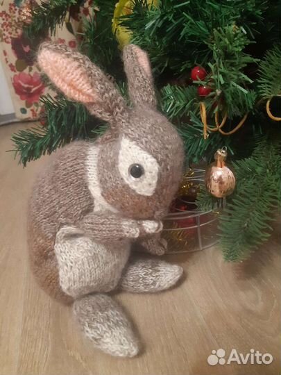 Вязаный заяц Интерьерная игрушка