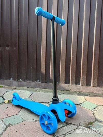 Самокат детский трехколесный новый