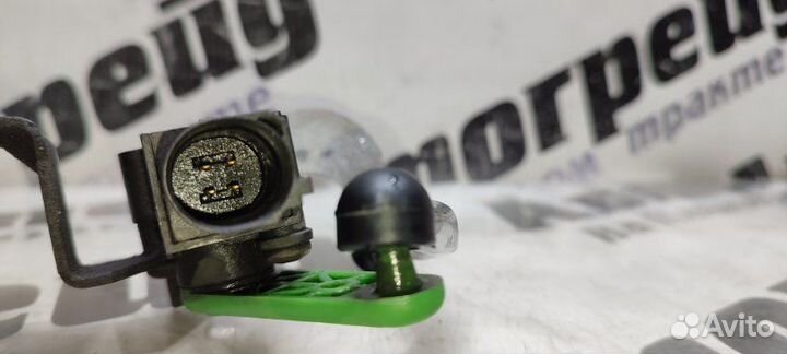 Датчик высоты дорожного просвета передний правый