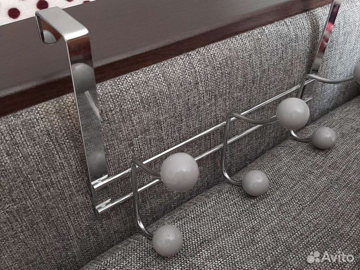 Вешалка на дверь