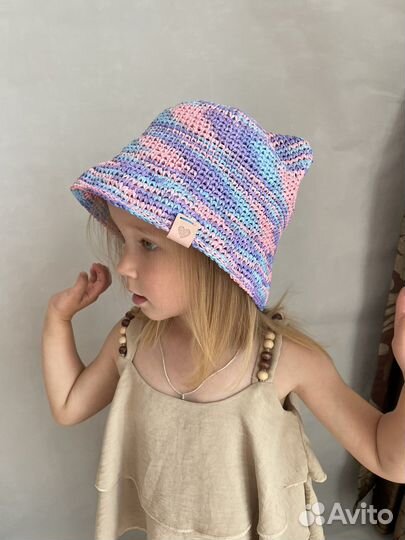 Вязаная панама из рафии