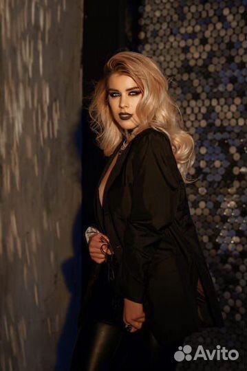 Певица Holy Ariel. Шоу