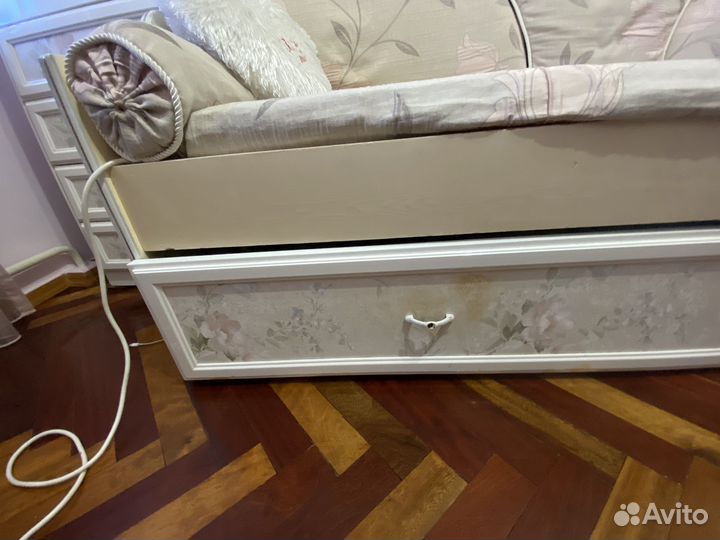 Спальный гарнитур бу италия для девочки