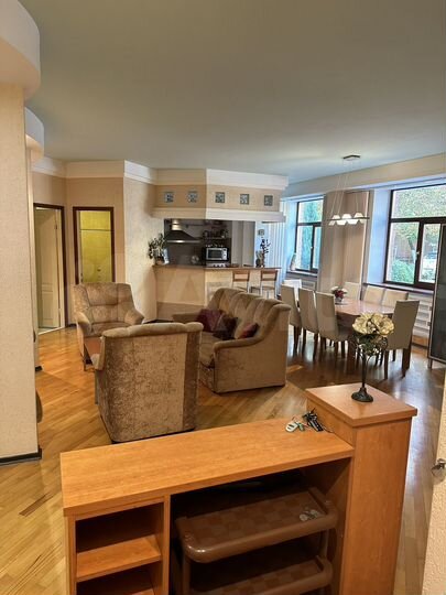 4-к. квартира, 105,8 м², 1/3 эт.