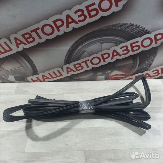 Уплотнитель стекла двери Nissan Almera G15 седан