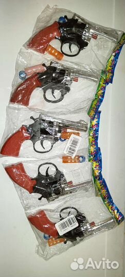 Пистолет пугач с пистонами