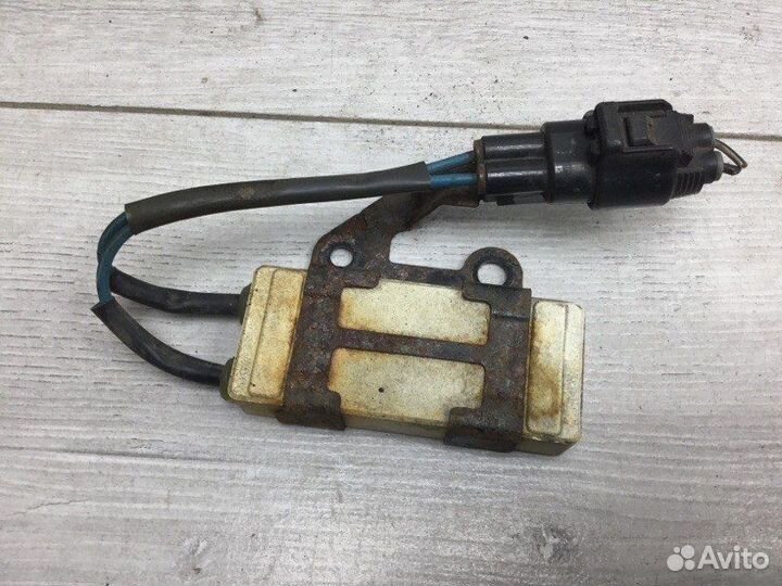 Блок управления вентилятором Toyota Avensis седан